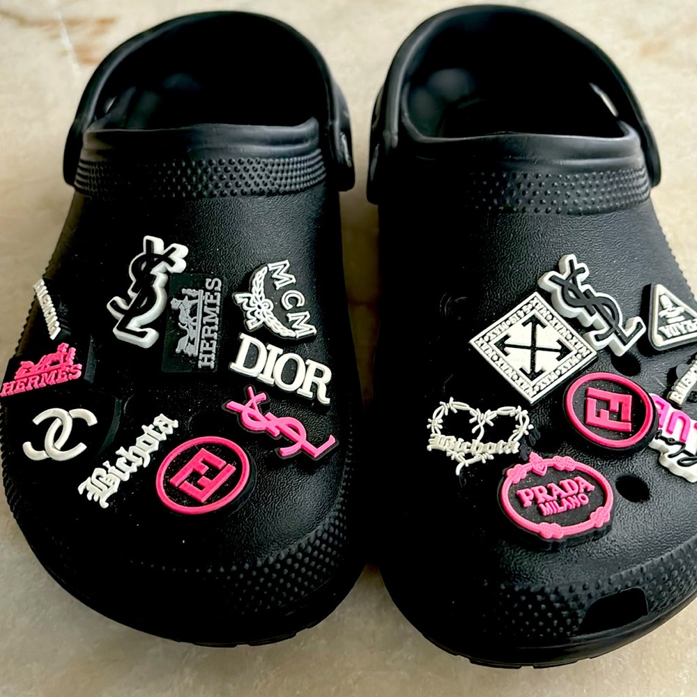 8 Black UGG